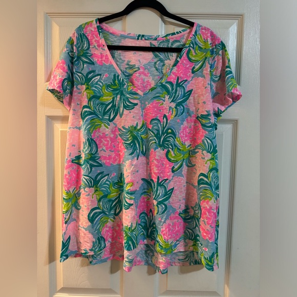 Lilly Pulitzer Pink and Green Floral pineapple 🍍 Short Sleeve Tee - Picture 1 of 2